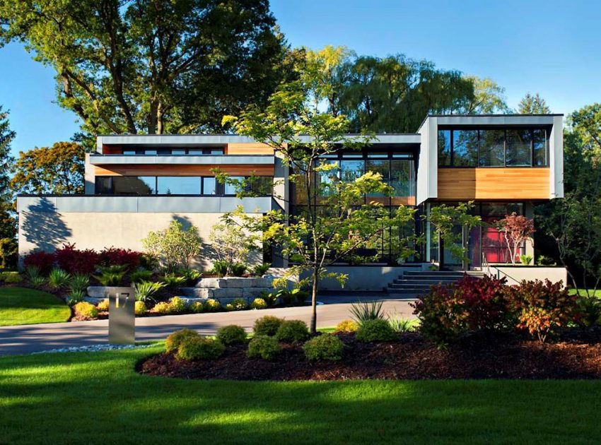 An Exquisite Modern Home with Spanish Cedar Accents and Cantilevered Volumes in Etobicoke, Canada by Altius Architecture (2)