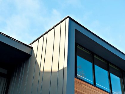 An Exquisite Modern Home with Spanish Cedar Accents and Cantilevered Volumes in Etobicoke, Canada by Altius Architecture (5)