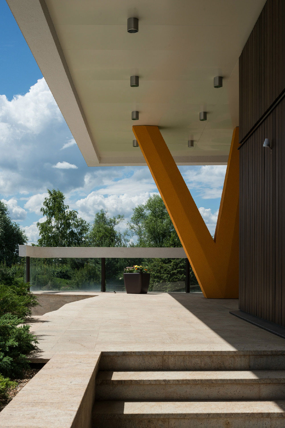 An Extraordinary Modern Country House with Stunning and Unique Exteriors in Russia by Leonovich Arseny (3)