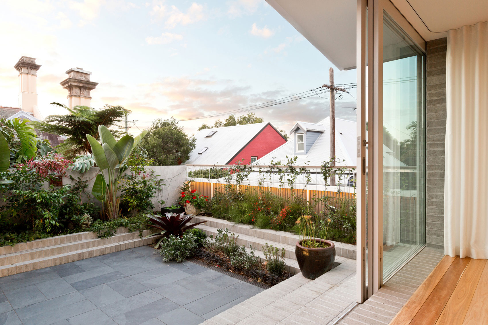 An Eye-Catching Contemporary Home with Warm and Clean Interiors in Balmain, Australia by Benn & Penna Architects (4)