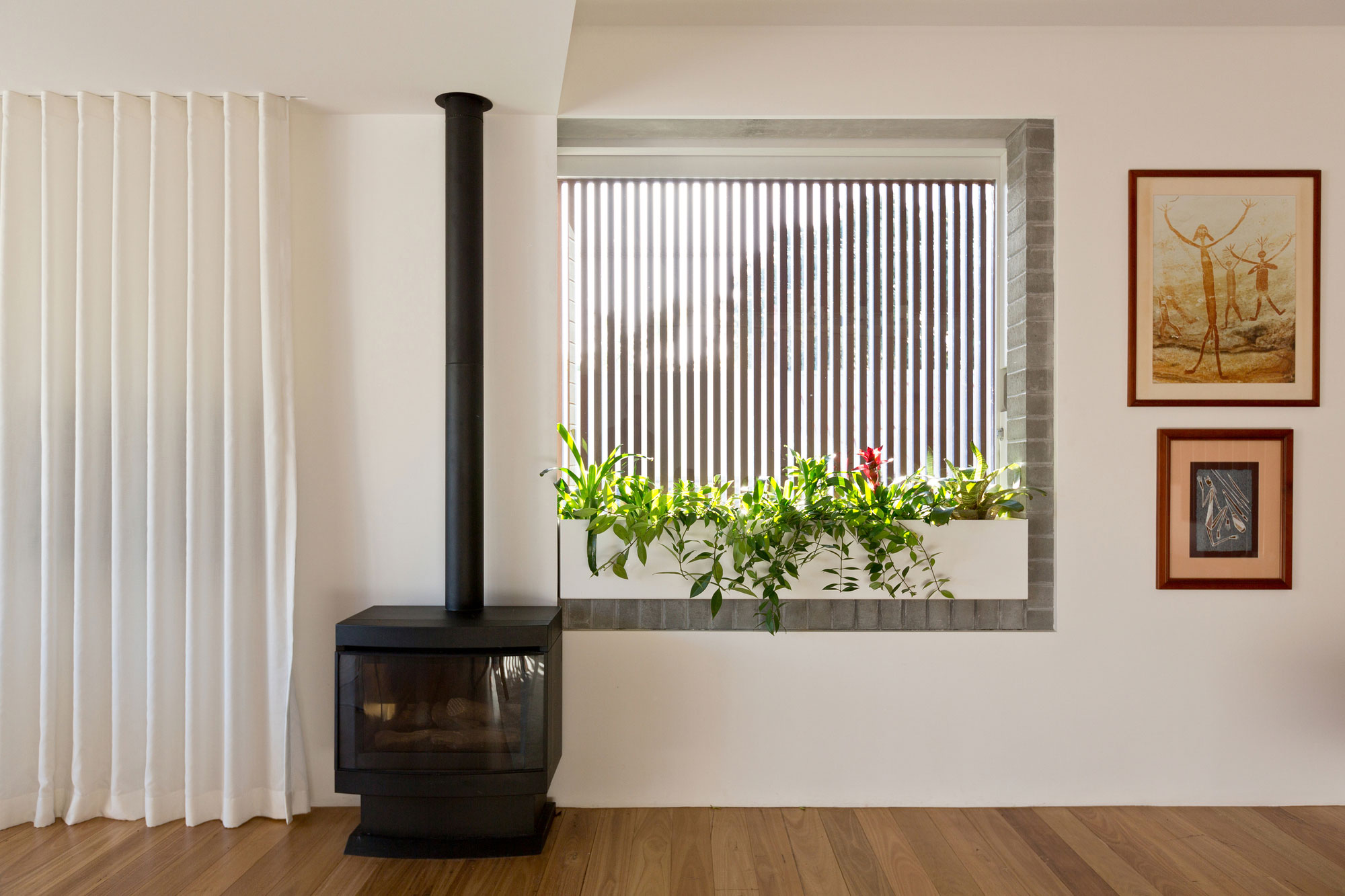 An Eye-Catching Contemporary Home with Warm and Clean Interiors in Balmain, Australia by Benn & Penna Architects (5)