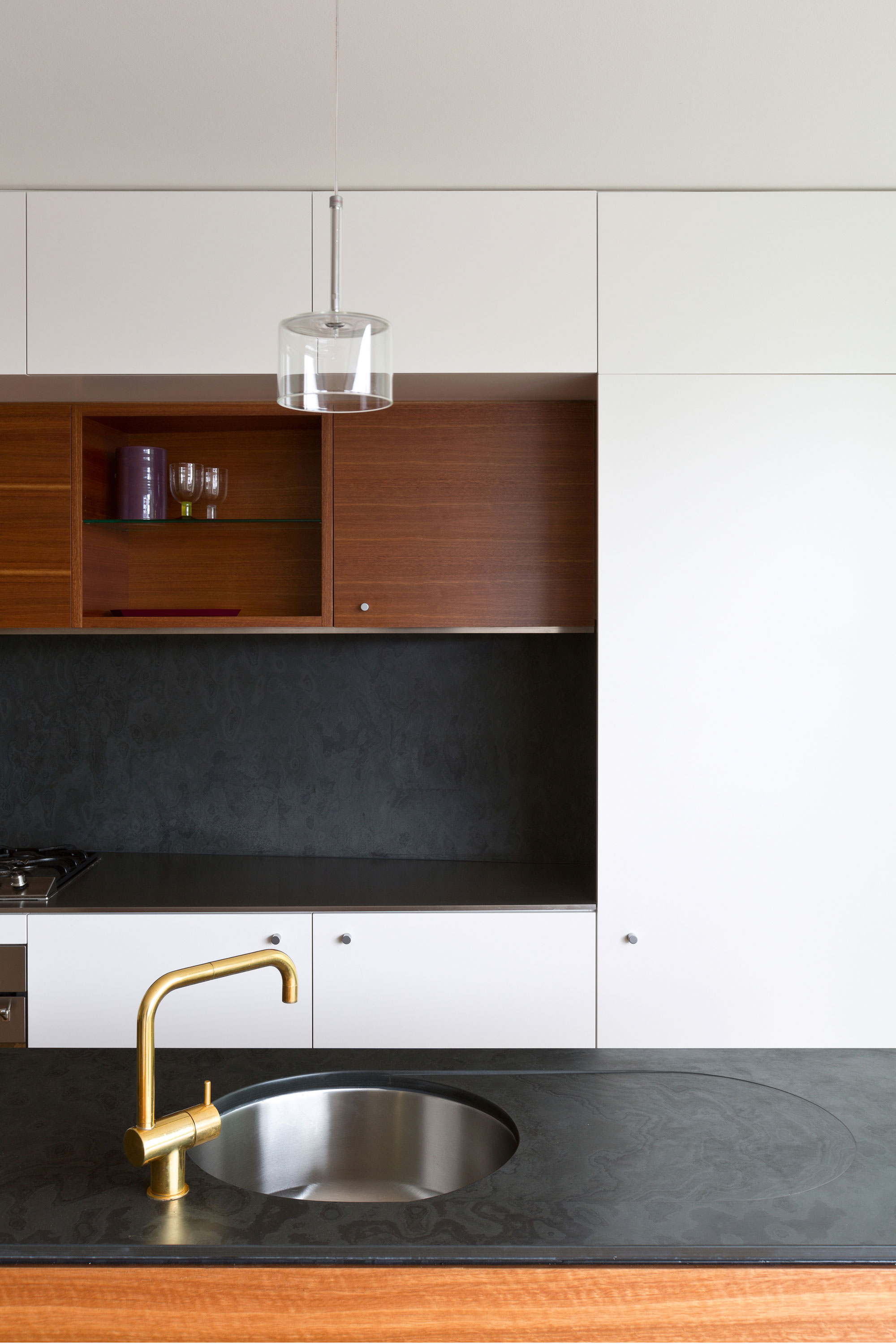 An Eye-Catching Contemporary Home with Warm and Clean Interiors in Balmain, Australia by Benn & Penna Architects (7)