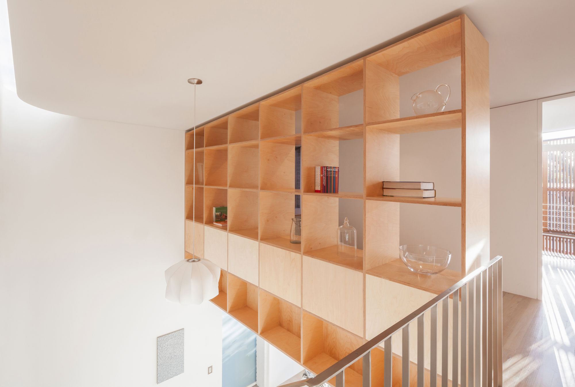 An Eye-Catching Contemporary Home with Warm and Clean Interiors in Balmain, Australia by Benn & Penna Architects (8)