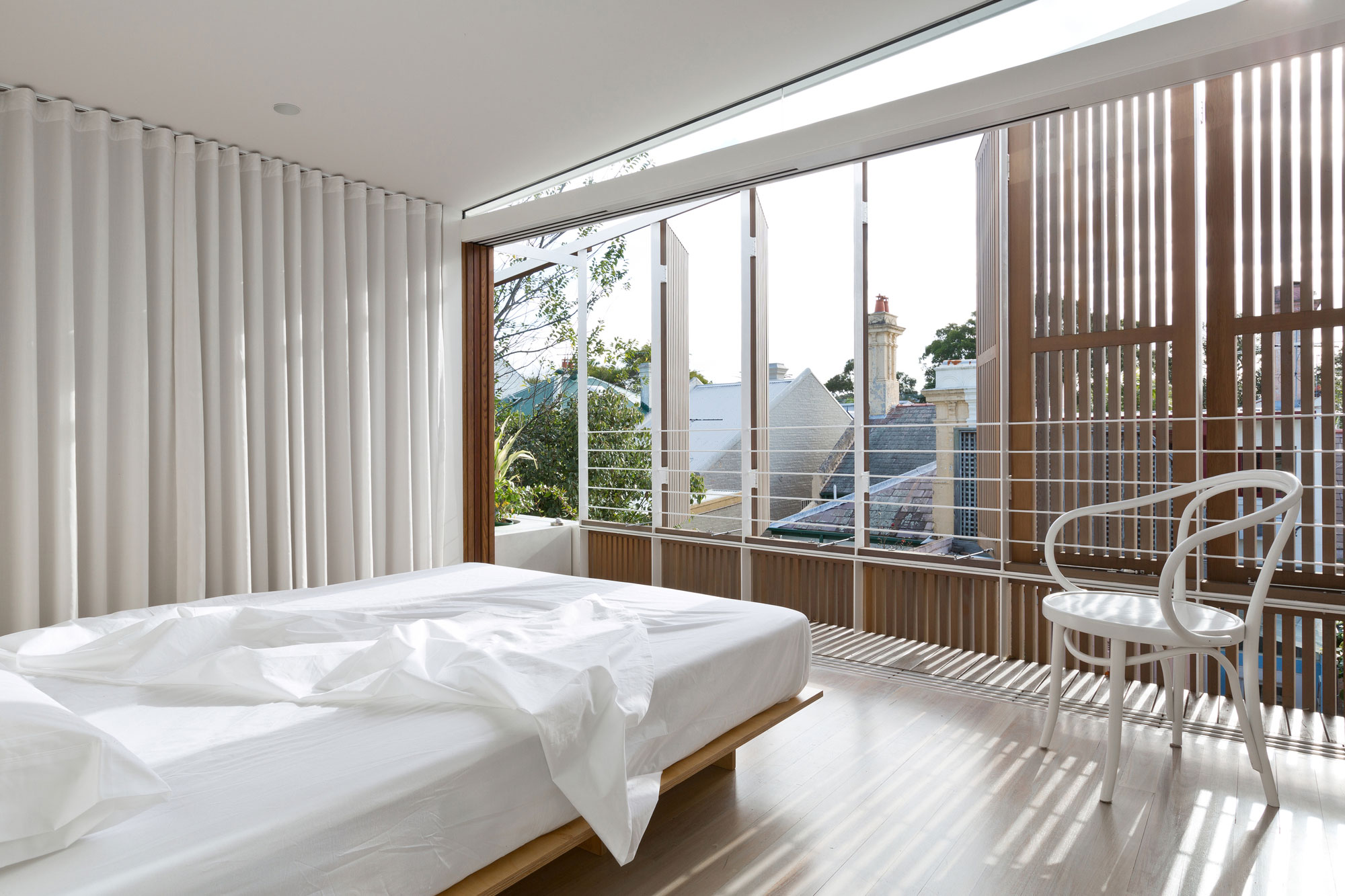 An Eye-Catching Contemporary Home with Warm and Clean Interiors in Balmain, Australia by Benn & Penna Architects (9)