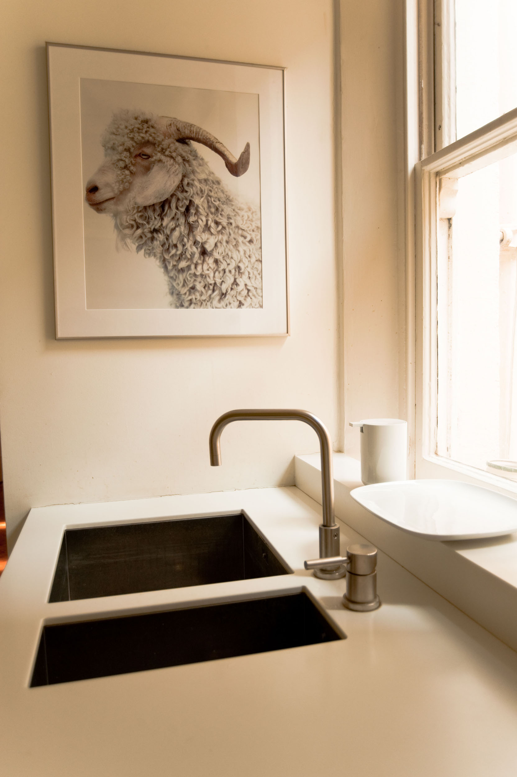 An Old Apartment Turned Into a Playful Contemporary House for a Family of Four in London by Andy Martin Architects (18)