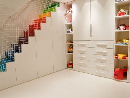 An Old Apartment Turned Into a Playful Contemporary House for a Family of Four in London by Andy Martin Architects (28)