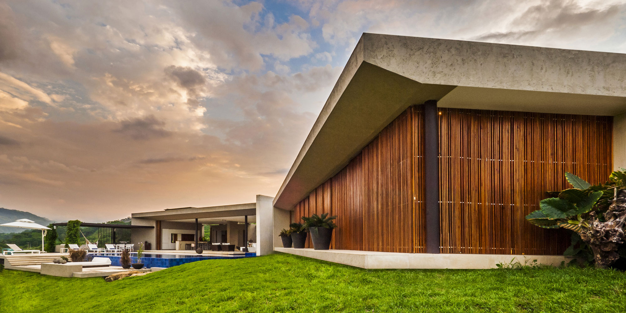 An Outstanding and Elegant Contemporary Country House in Villeta, Colombia by Arquitectura en Estudio (1)