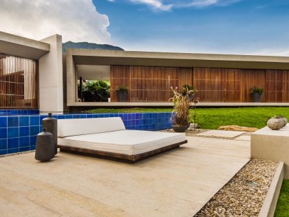 An Outstanding and Elegant Contemporary Country House in Villeta, Colombia by Arquitectura en Estudio (2)