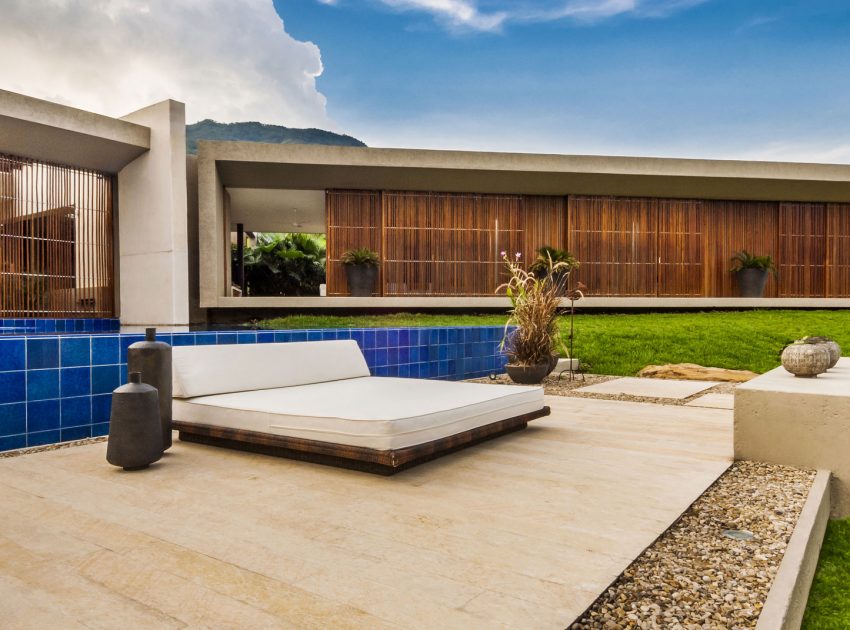 An Outstanding and Elegant Contemporary Country House in Villeta, Colombia by Arquitectura en Estudio (2)