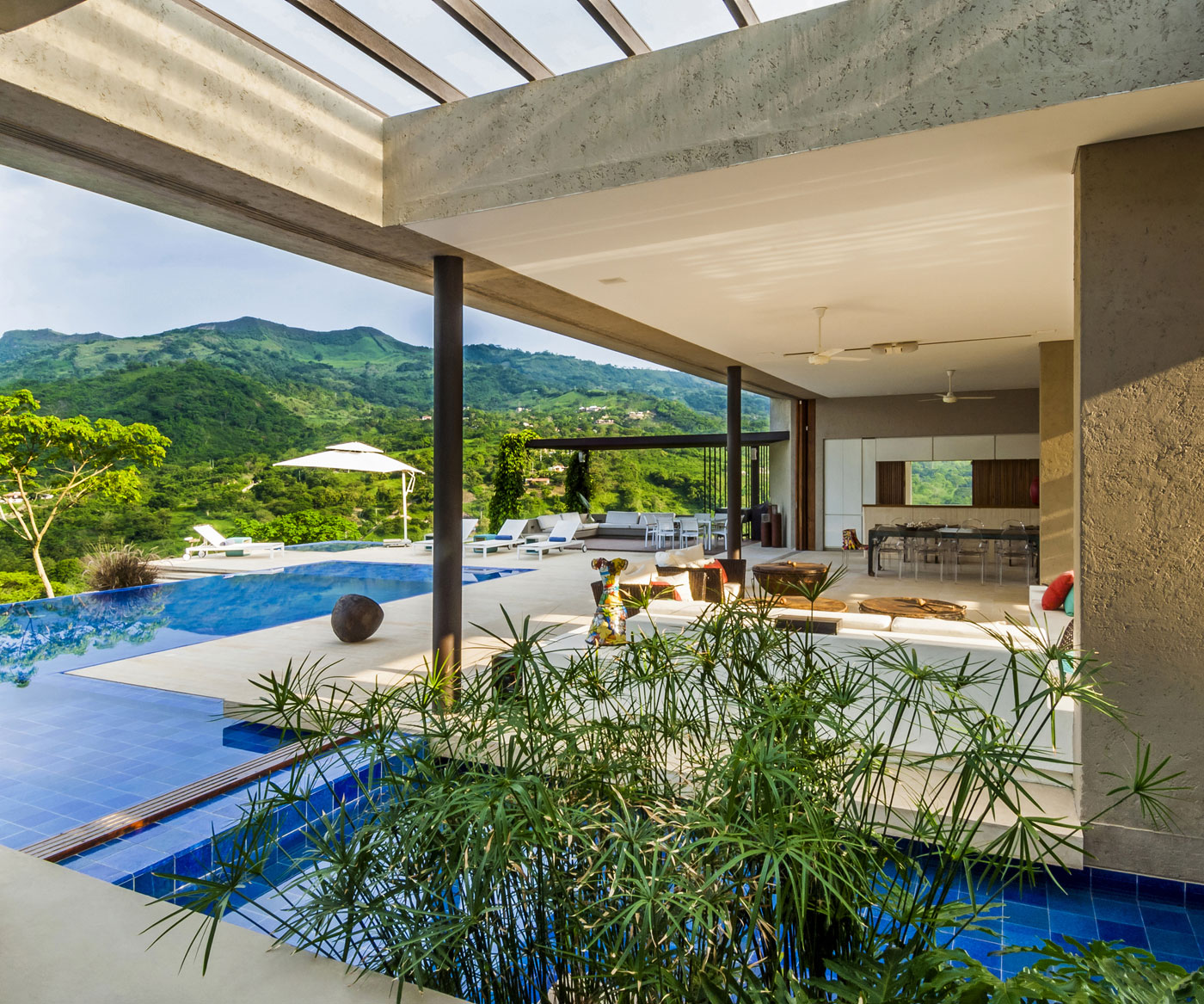 An Outstanding and Elegant Contemporary Country House in Villeta, Colombia by Arquitectura en Estudio (5)