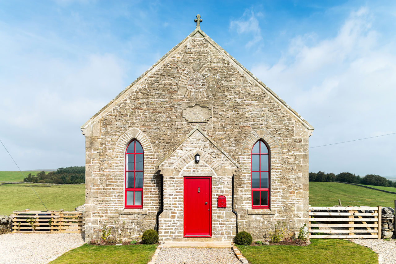 A 19th-Century Church Converted into a Spacious and Luxurious Modern Home in Middleton-in-Teesdale by Evolution Design (2)