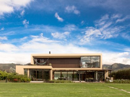 A Beautiful Contemporary Home Surrounded by Mountain Views in La Calera by Arquitectura en Estudio (1)