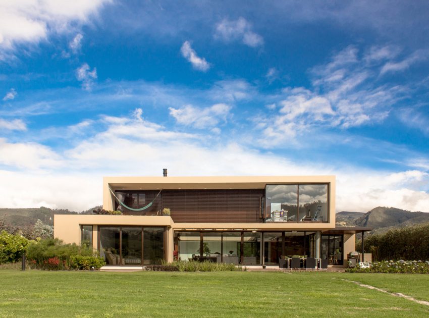 A Beautiful Contemporary Home Surrounded by Mountain Views in La Calera by Arquitectura en Estudio (1)