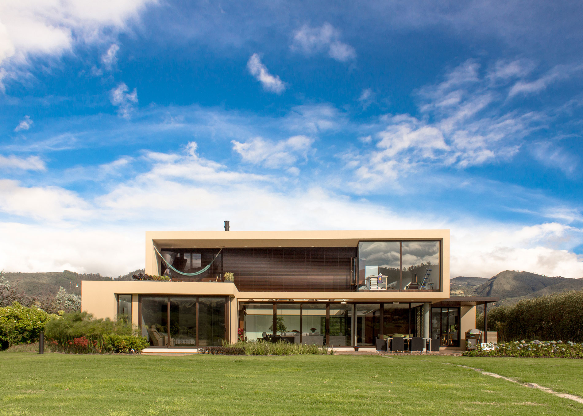 A Beautiful Contemporary Home Surrounded by Mountain Views in La Calera by Arquitectura en Estudio (1)