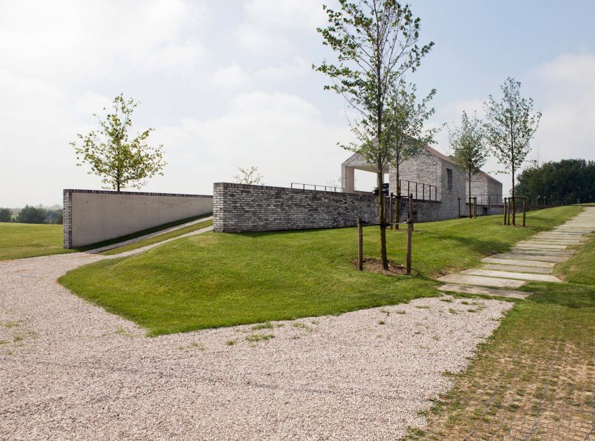 A Beautiful Contemporary Home Surrounded by Vast, Green Fields in Belgium by Stéphane Beel Architect (1)