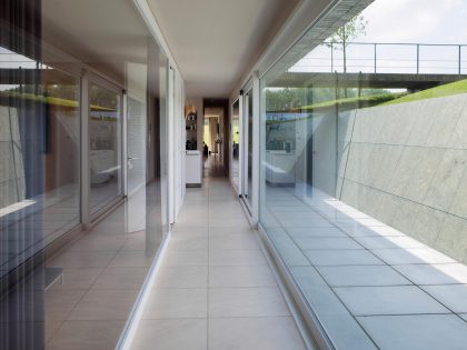 A Beautiful Contemporary Home Surrounded by Vast, Green Fields in Belgium by Stéphane Beel Architect (14)