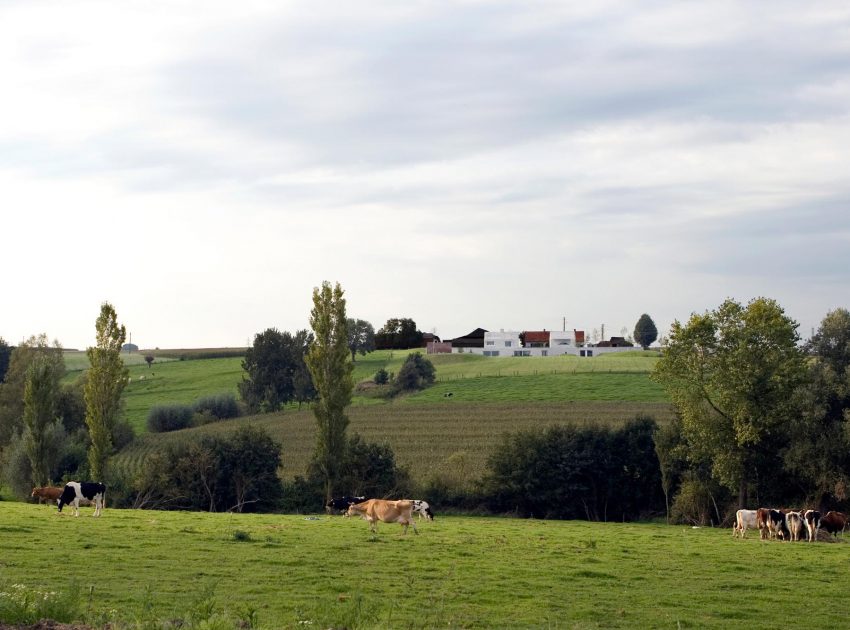 A Beautiful Contemporary Home Surrounded by Vast, Green Fields in Belgium by Stéphane Beel Architect (4)