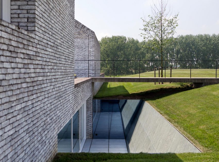 A Beautiful Contemporary Home Surrounded by Vast, Green Fields in Belgium by Stéphane Beel Architect (5)