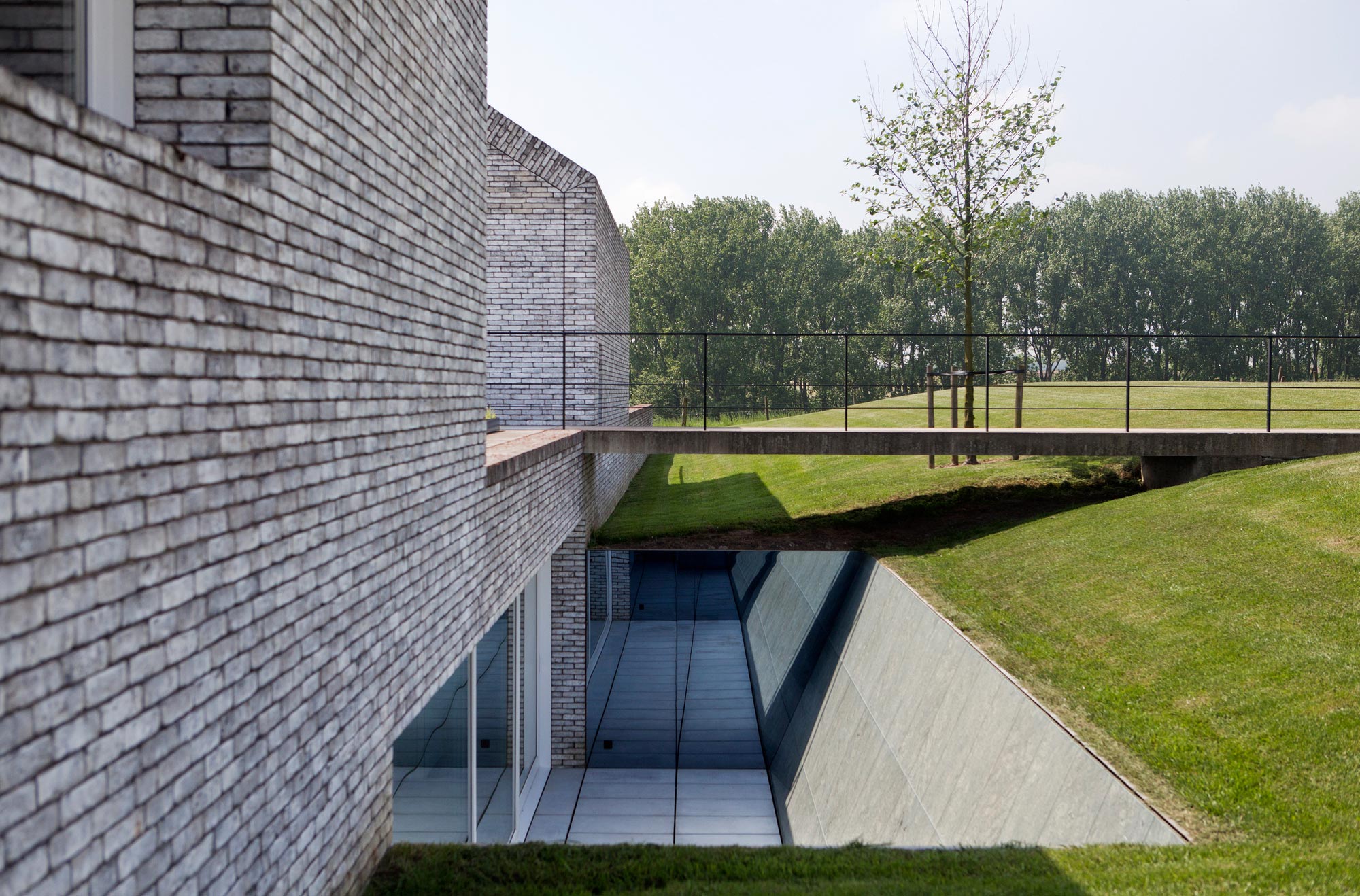 A Beautiful Contemporary Home Surrounded by Vast, Green Fields in Belgium by Stéphane Beel Architect (5)