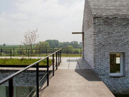 A Beautiful Contemporary Home Surrounded by Vast, Green Fields in Belgium by Stéphane Beel Architect (7)