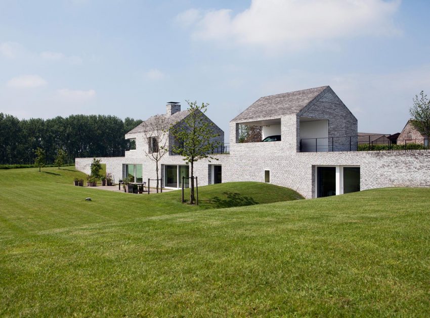 A Beautiful Contemporary Home Surrounded by Vast, Green Fields in Belgium by Stéphane Beel Architect (8)