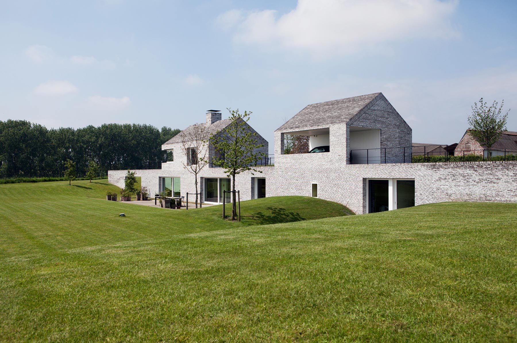 A Beautiful Contemporary Home Surrounded by Vast, Green Fields in Belgium by Stéphane Beel Architect (8)