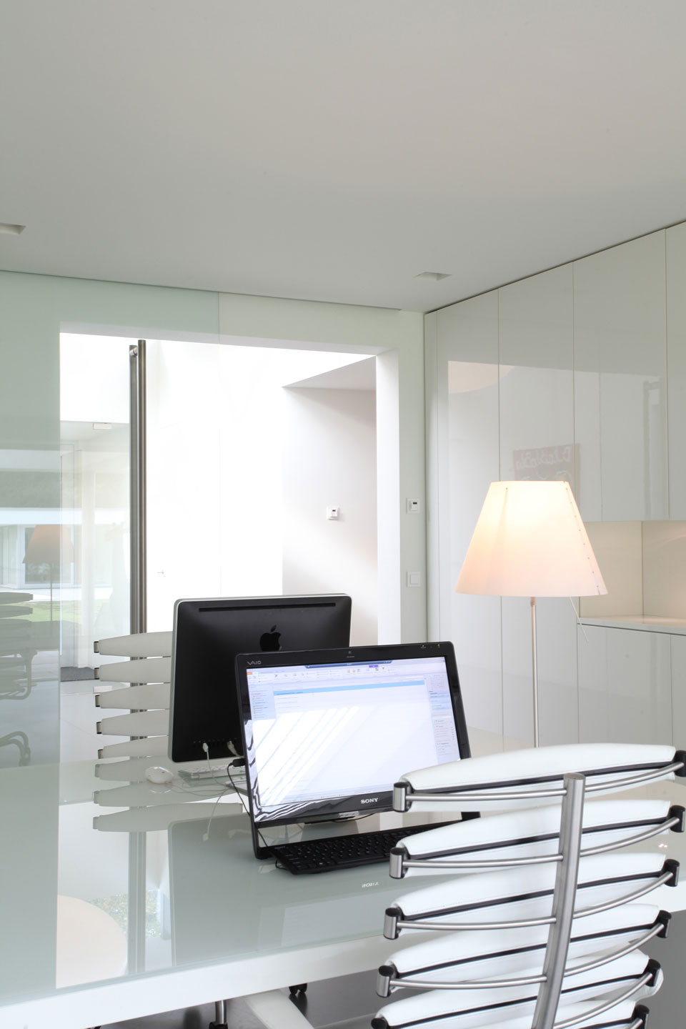 A Beautiful Contemporary Home with Strong Lines and Special Materials in Bilthoven, The Netherlands by Lab32 architecten (22)