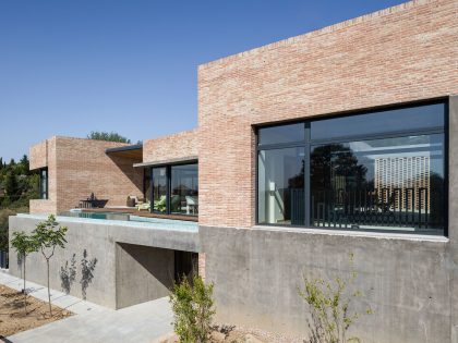 A Beautiful Modern Brick House with Stunning Skylight and Vegetation in Las Rozas by Mariano Molina Iniesta (10)