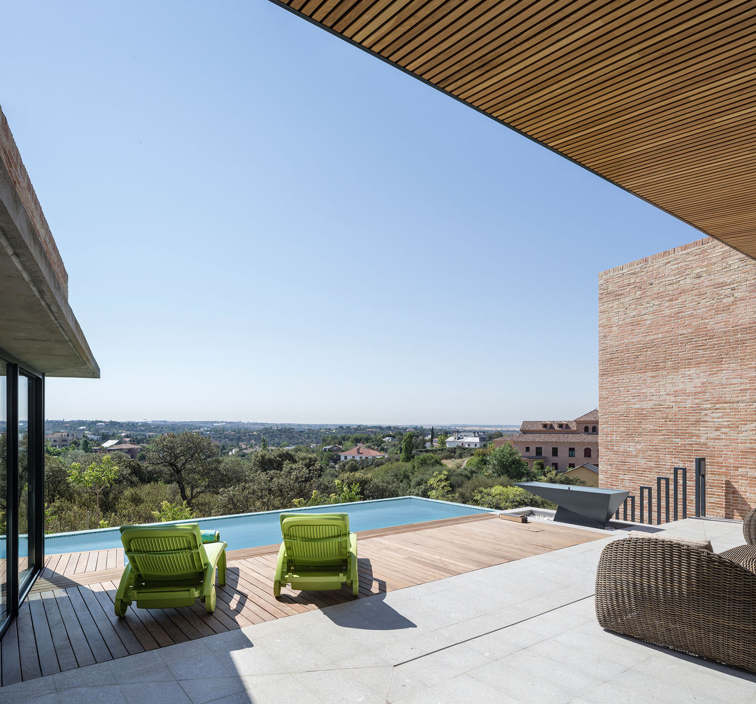 A Beautiful Modern Brick House with Stunning Skylight and Vegetation in Las Rozas by Mariano Molina Iniesta (11)