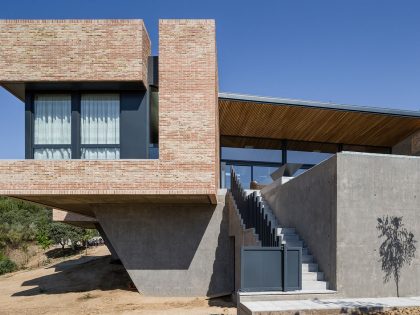 A Beautiful Modern Brick House with Stunning Skylight and Vegetation in Las Rozas by Mariano Molina Iniesta (2)