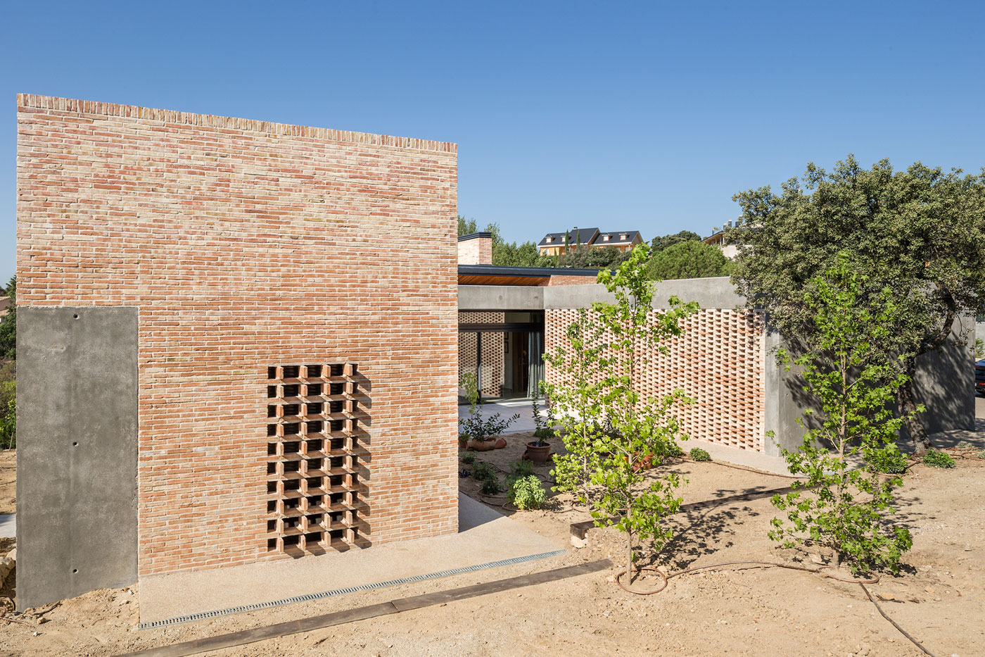 A Beautiful Modern Brick House with Stunning Skylight and Vegetation in Las Rozas by Mariano Molina Iniesta (7)