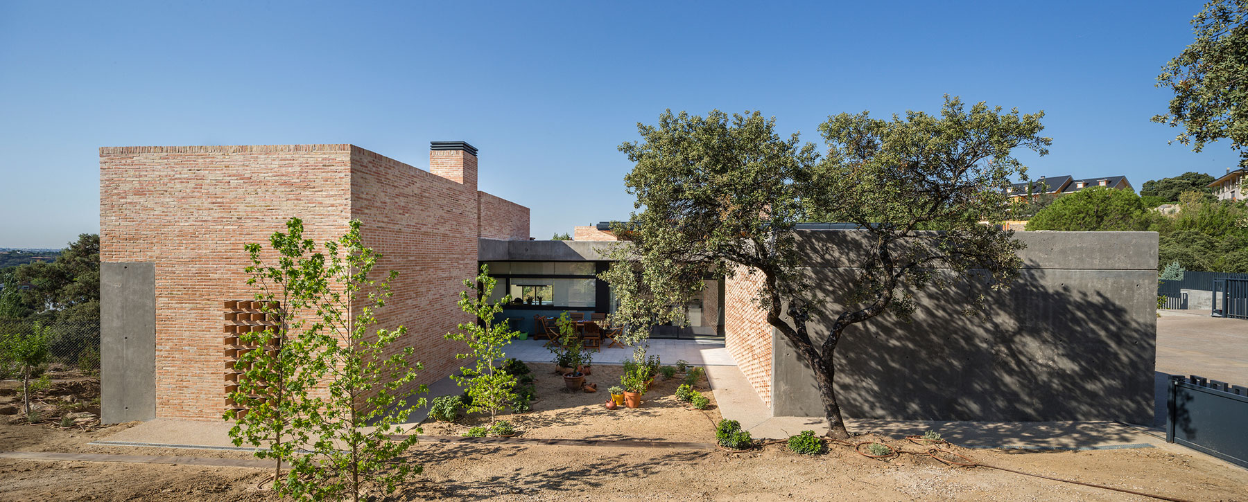 A Beautiful Modern Brick House with Stunning Skylight and Vegetation in Las Rozas by Mariano Molina Iniesta (8)