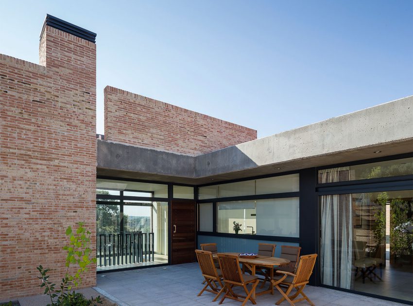 A Beautiful Modern Brick House with Stunning Skylight and Vegetation in Las Rozas by Mariano Molina Iniesta (9)