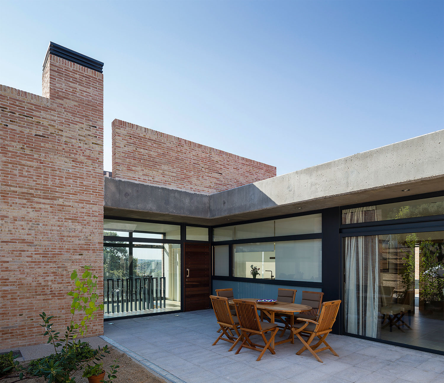 A Beautiful Modern Brick House with Stunning Skylight and Vegetation in Las Rozas by Mariano Molina Iniesta (9)