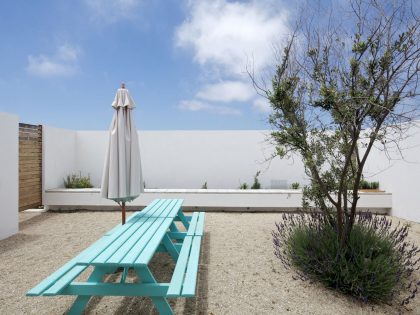 A Beautiful Modern White House on the Cliff with Sea Views in Tunquen by Nicolás Lipthay Allen / L2C (13)