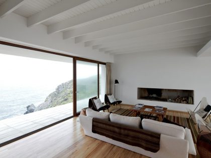 A Beautiful Modern White House on the Cliff with Sea Views in Tunquen by Nicolás Lipthay Allen / L2C (15)