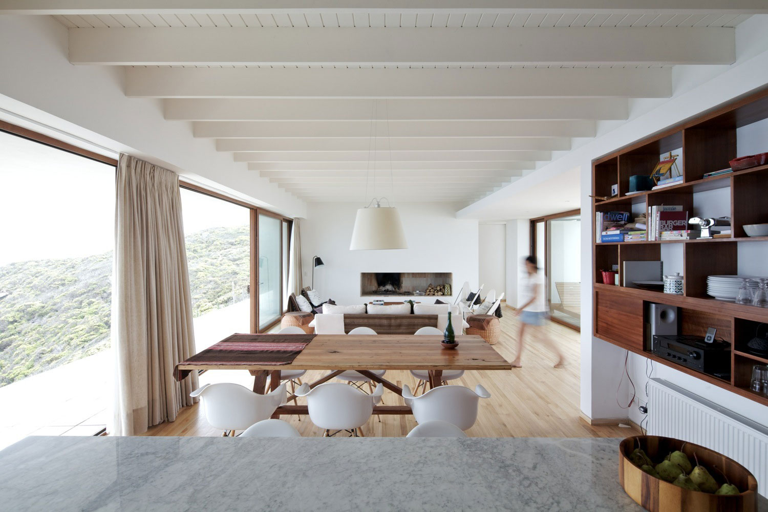 A Beautiful Modern White House on the Cliff with Sea Views in Tunquen by Nicolás Lipthay Allen / L2C (18)