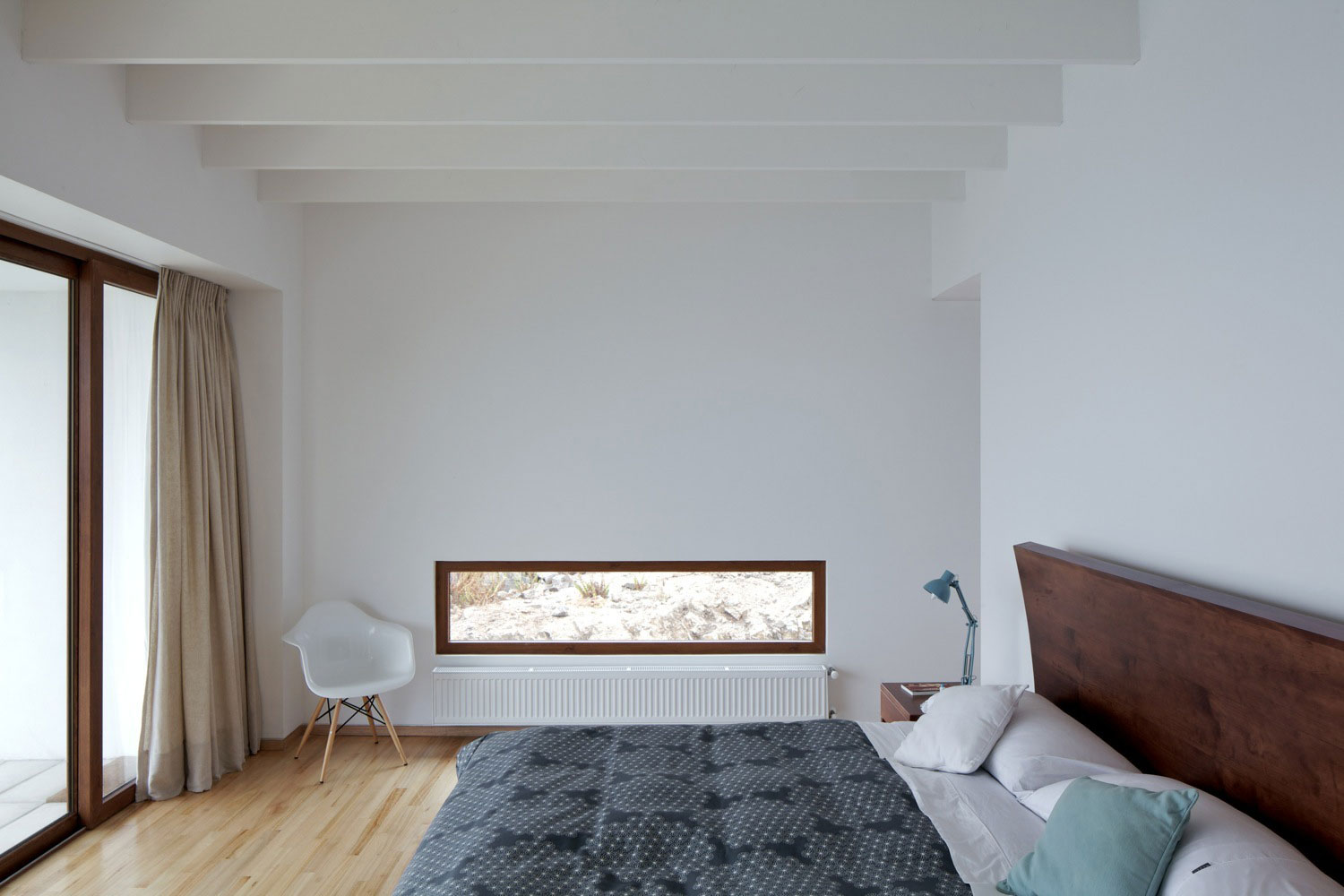 A Beautiful Modern White House on the Cliff with Sea Views in Tunquen by Nicolás Lipthay Allen / L2C (19)