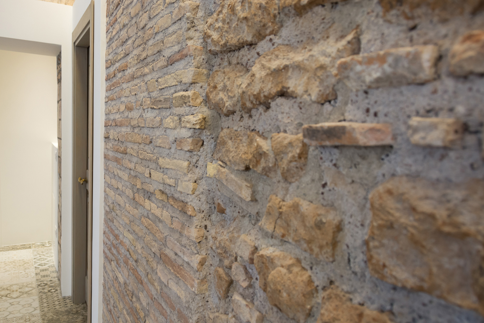 A Beautiful Yet Rustic Contemporary Apartment in Rome by Serena Romanò (18)