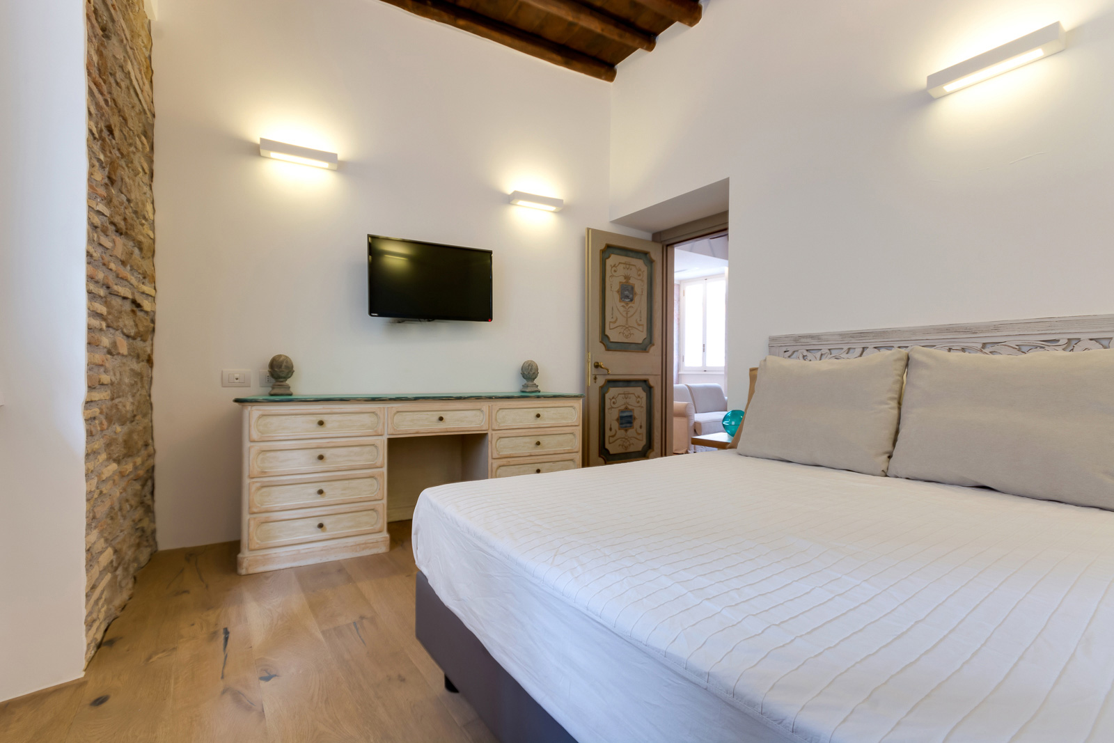 A Beautiful Yet Rustic Contemporary Apartment in Rome by Serena Romanò (19)