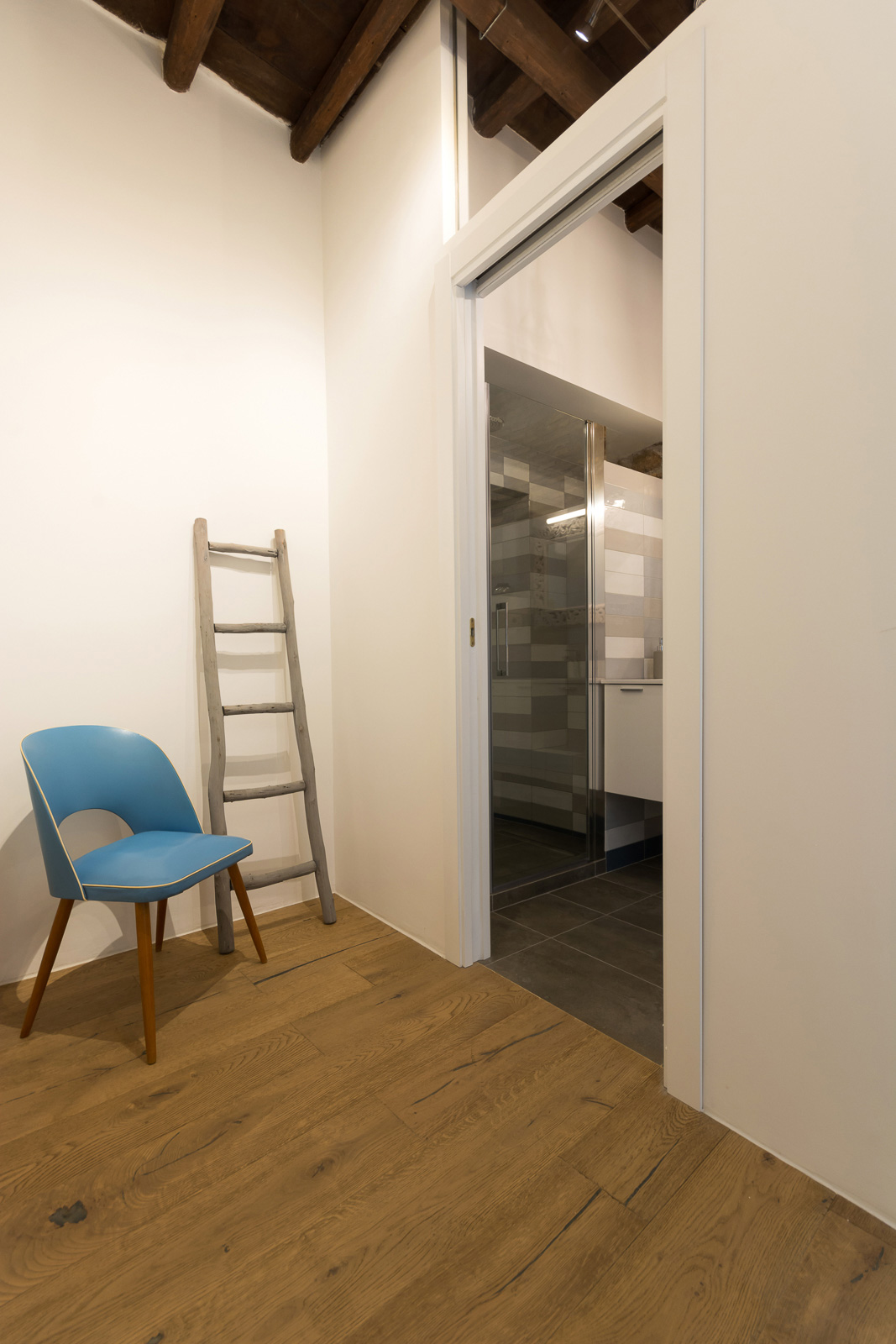 A Beautiful Yet Rustic Contemporary Apartment in Rome by Serena Romanò (21)