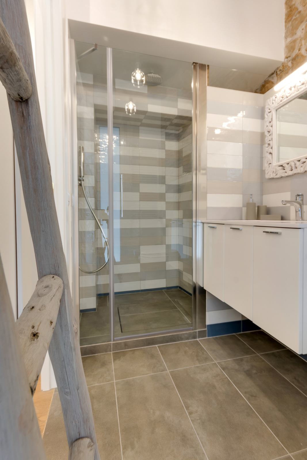 A Beautiful Yet Rustic Contemporary Apartment in Rome by Serena Romanò (22)