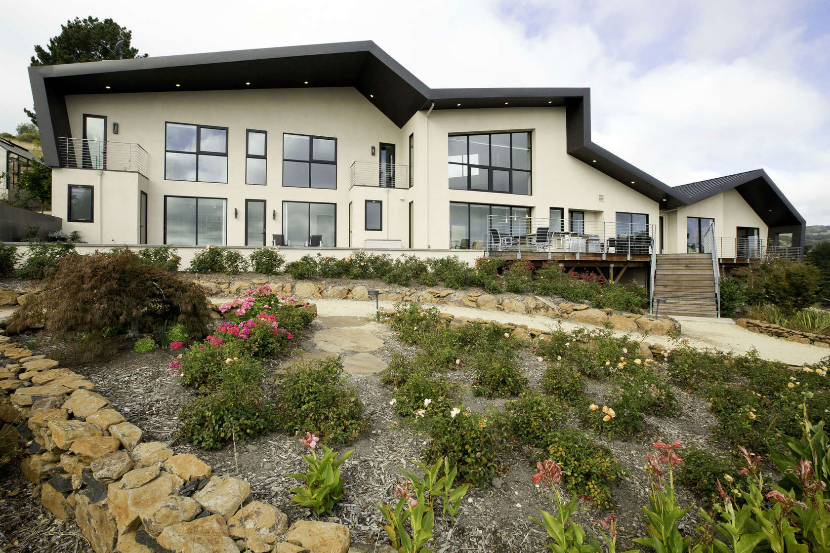 A Beautiful and Spacious Hillside Home Overlooking the Sonoma Valley, California by DNM Architect (1)