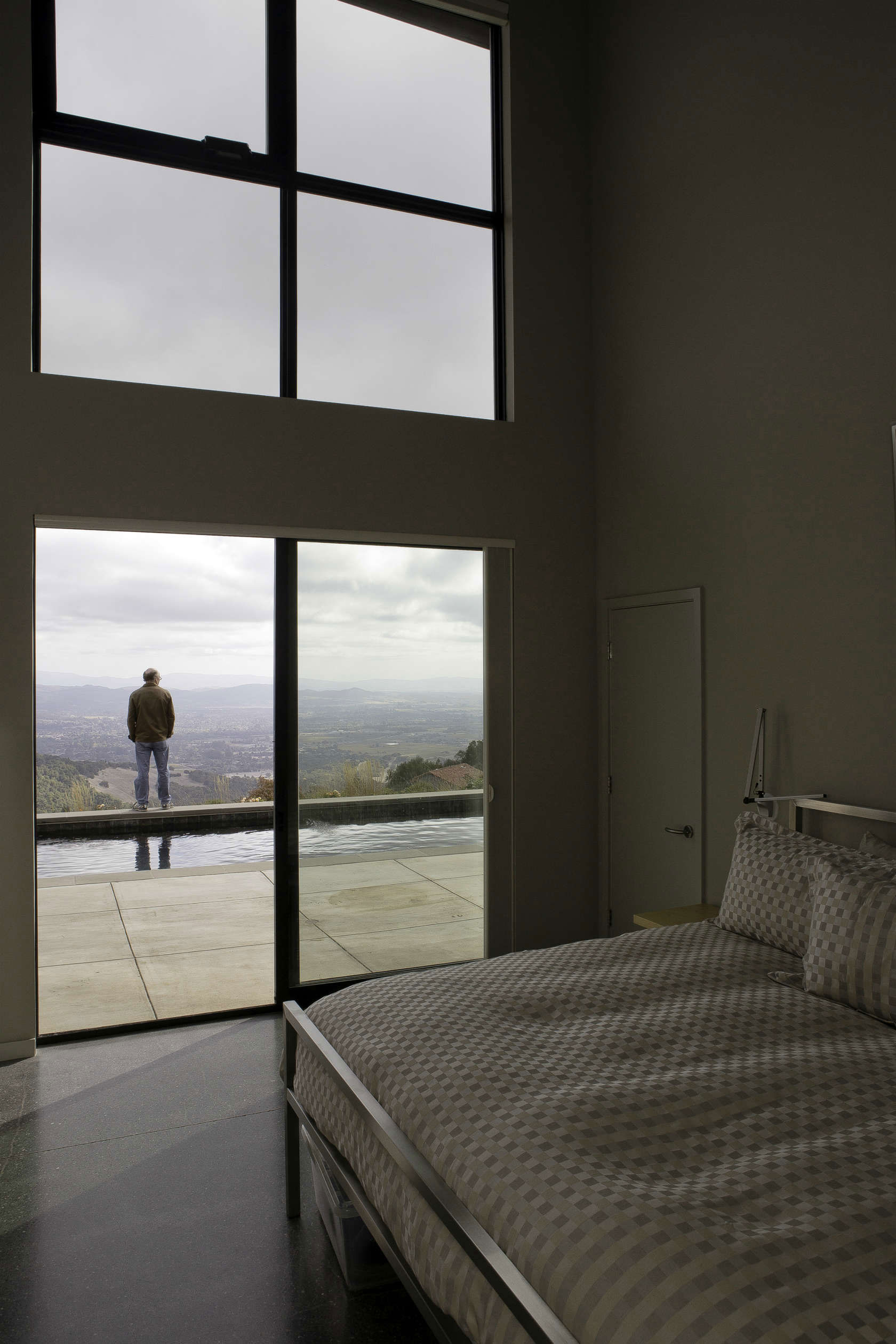 A Beautiful and Spacious Hillside Home Overlooking the Sonoma Valley, California by DNM Architect (15)