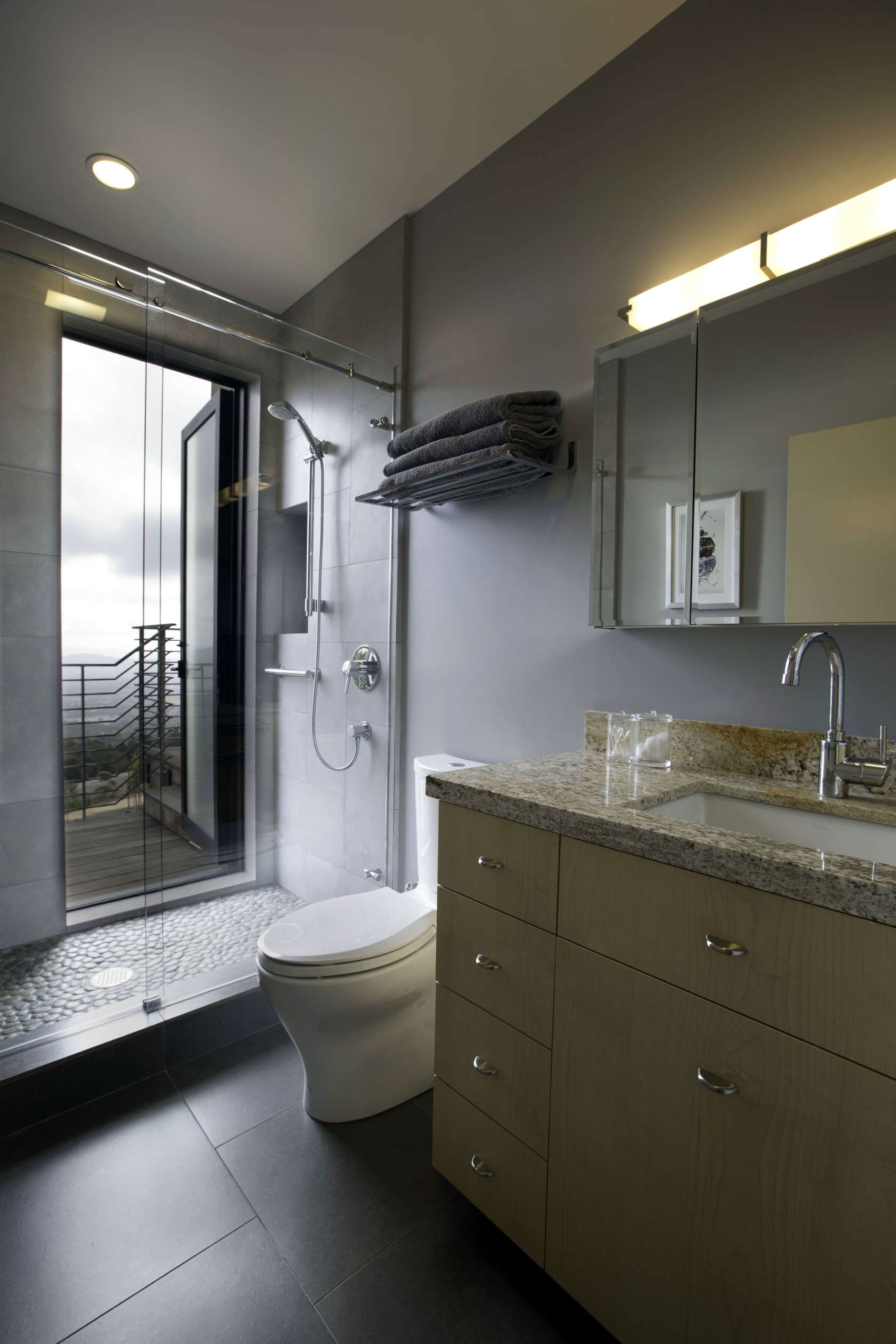 A Beautiful and Spacious Hillside Home Overlooking the Sonoma Valley, California by DNM Architect (16)