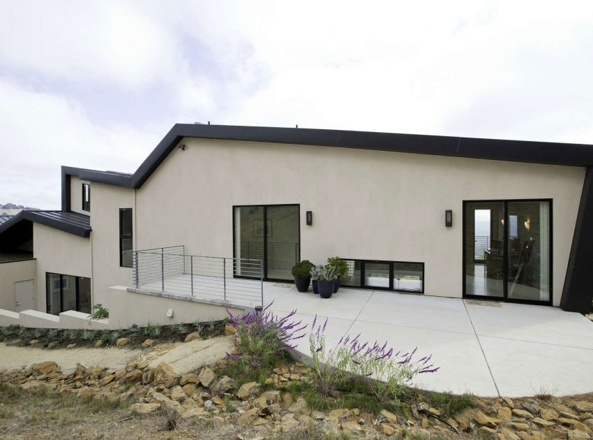 A Beautiful and Spacious Hillside Home Overlooking the Sonoma Valley, California by DNM Architect (2)