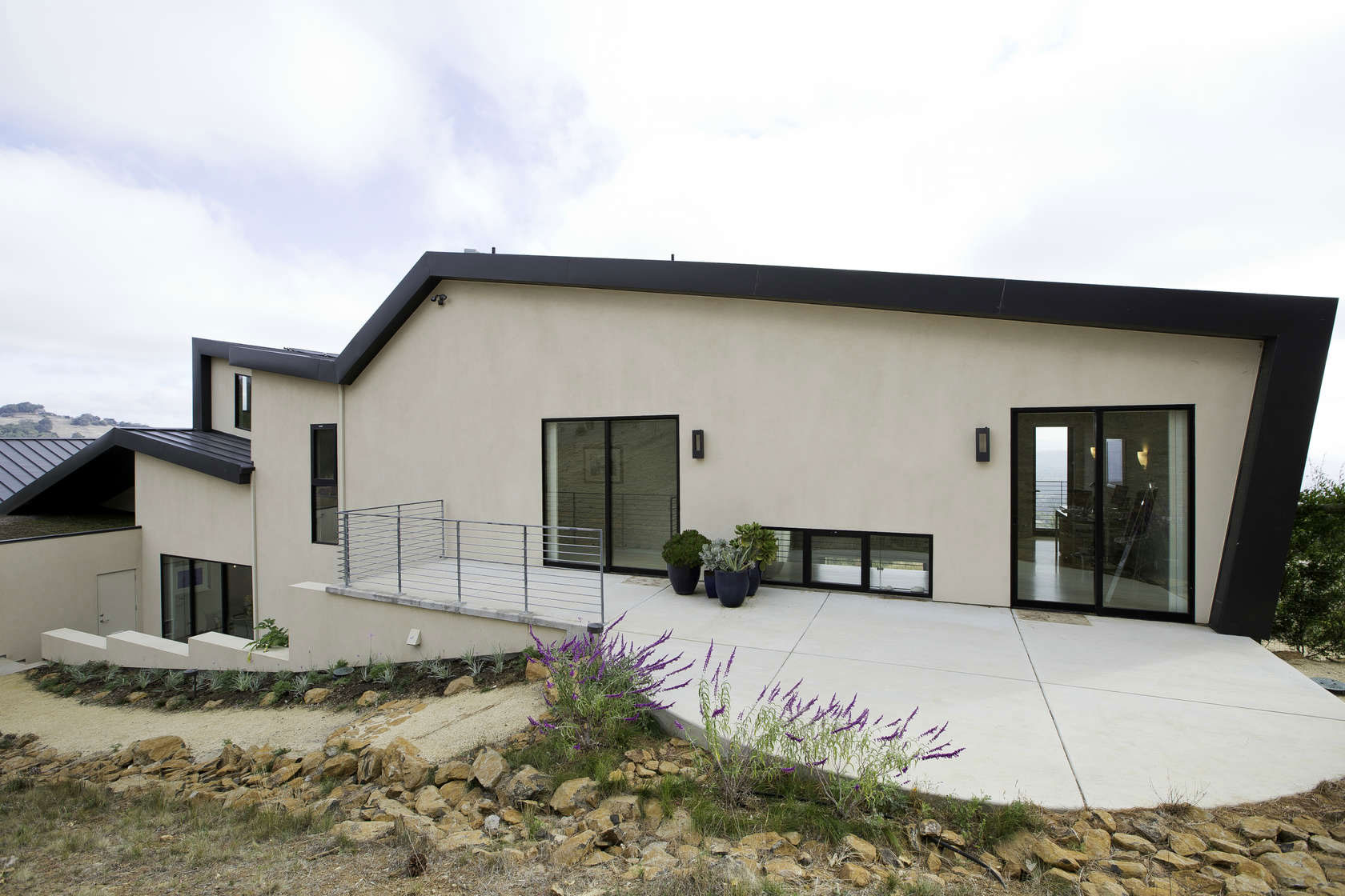 A Beautiful and Spacious Hillside Home Overlooking the Sonoma Valley, California by DNM Architect (2)