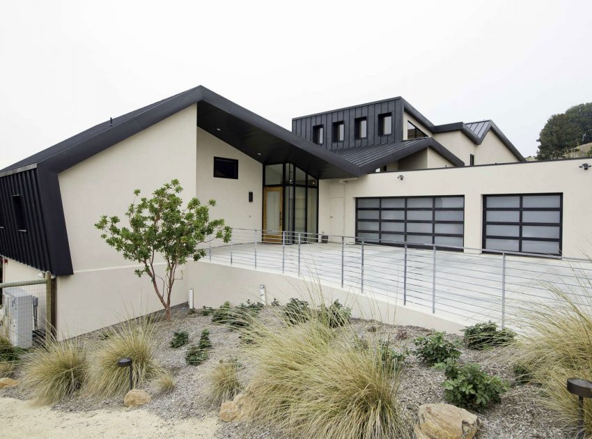 A Beautiful and Spacious Hillside Home Overlooking the Sonoma Valley, California by DNM Architect (4)