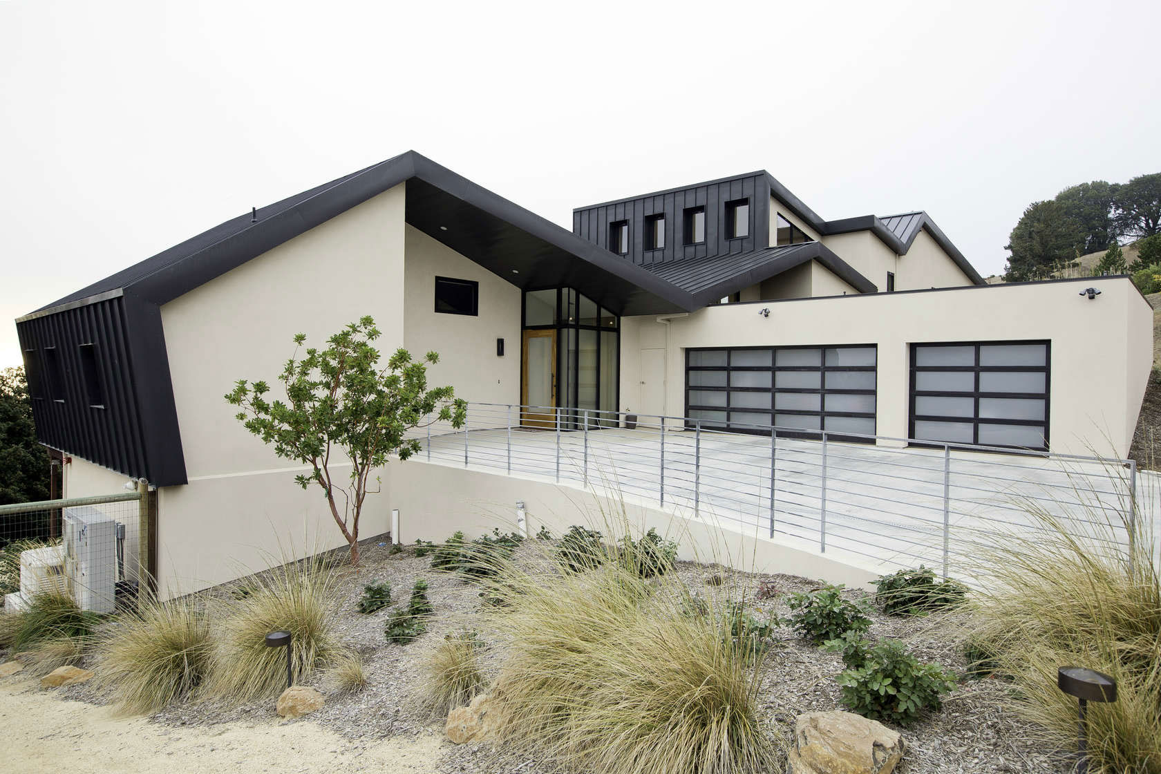 A Beautiful and Spacious Hillside Home Overlooking the Sonoma Valley, California by DNM Architect (4)