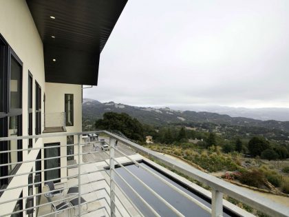 A Beautiful and Spacious Hillside Home Overlooking the Sonoma Valley, California by DNM Architect (5)